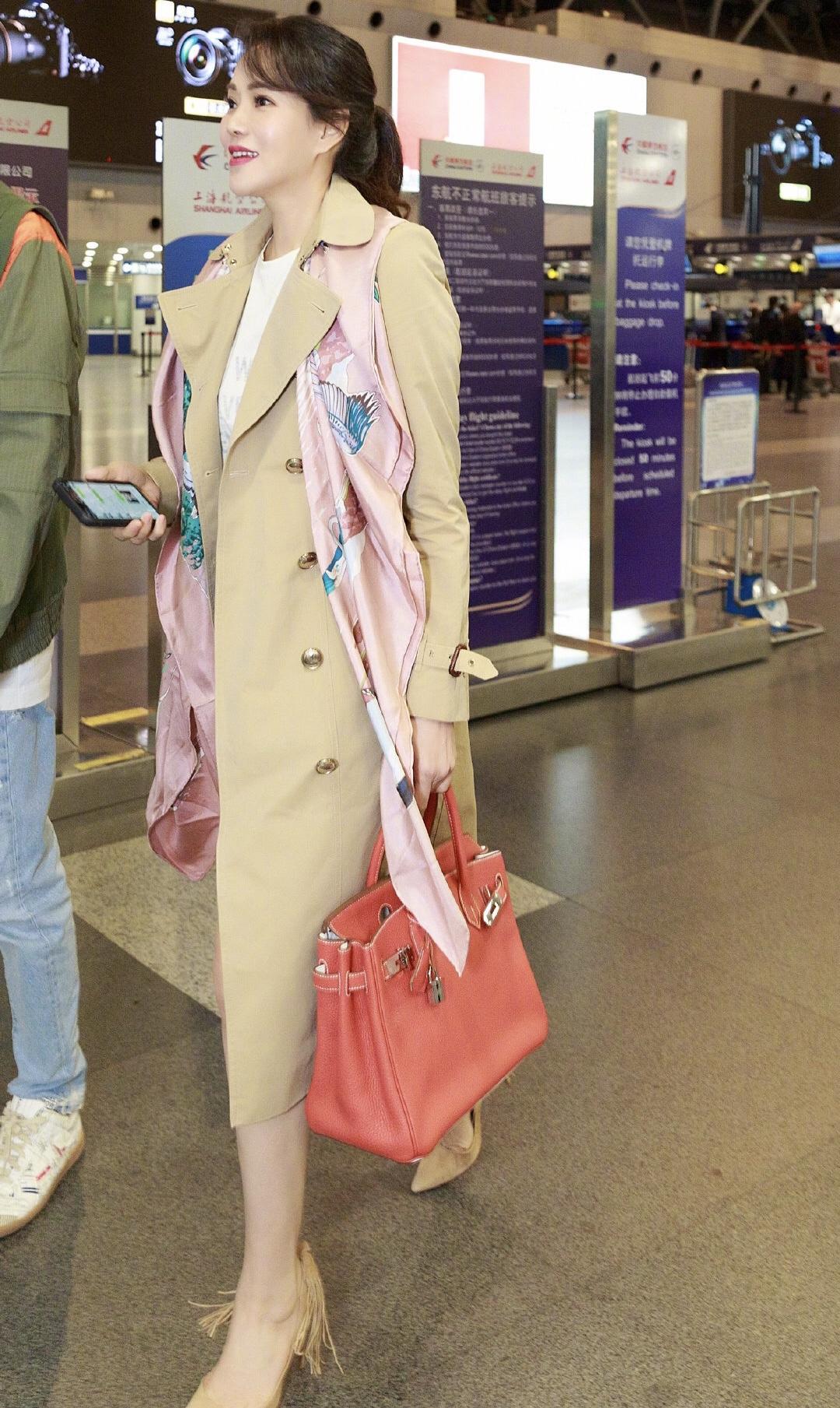 伊能静最新穿搭图片大全,伊能静素颜衣品上衣黑长直