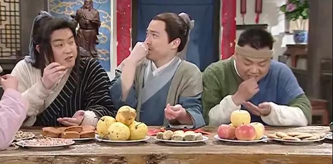 你精通嗑瓜子的艺术了没？当歪果仁开始学中国人嗑瓜子……