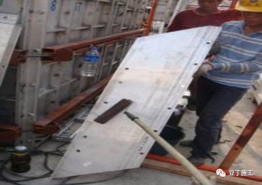 铝模板外模的施工方法,铝模与木模板的区别是什么