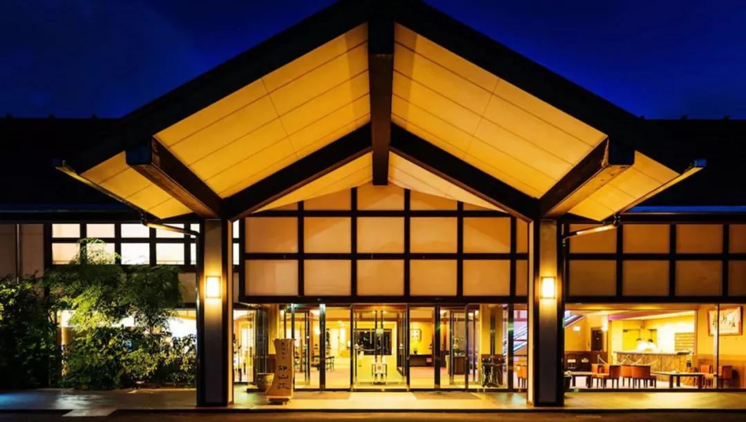 为英伦女神而生，20万日元一把的“樱和伞”，发售一小时就被抢光