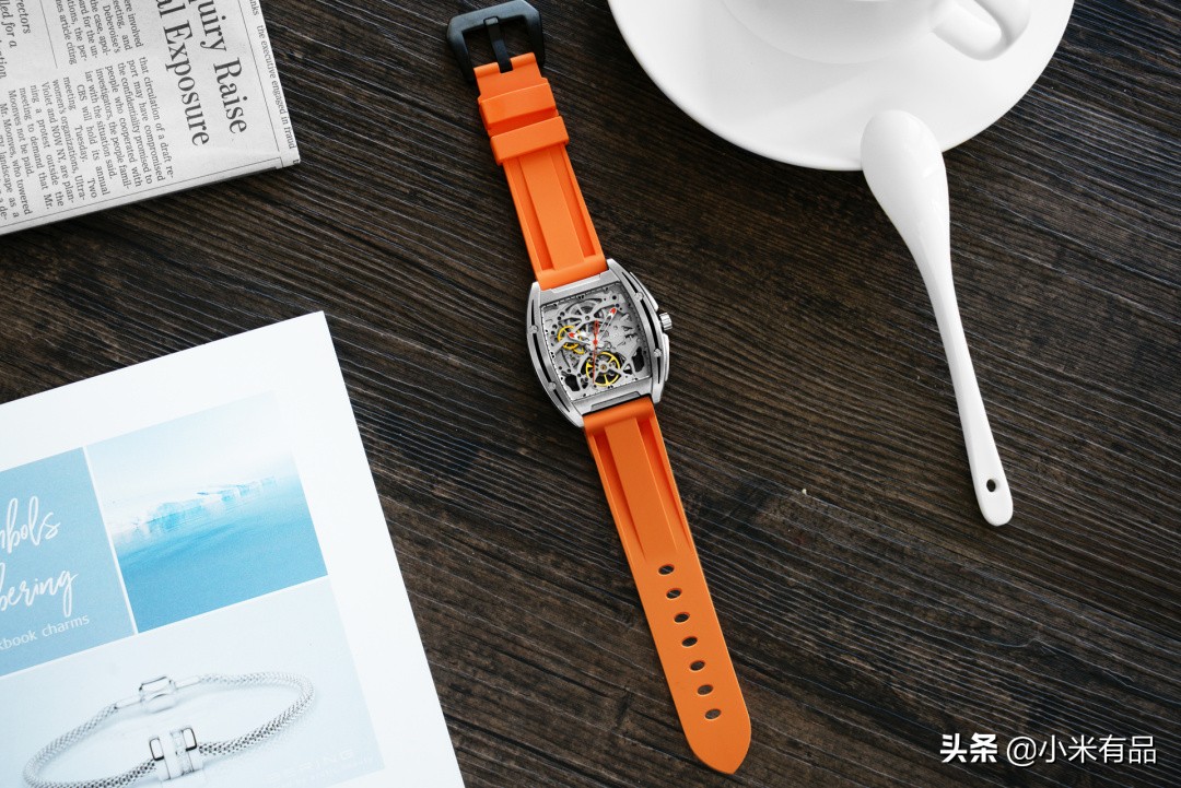 搭配大表盘手表的穿搭,表盘简约的手表穿搭