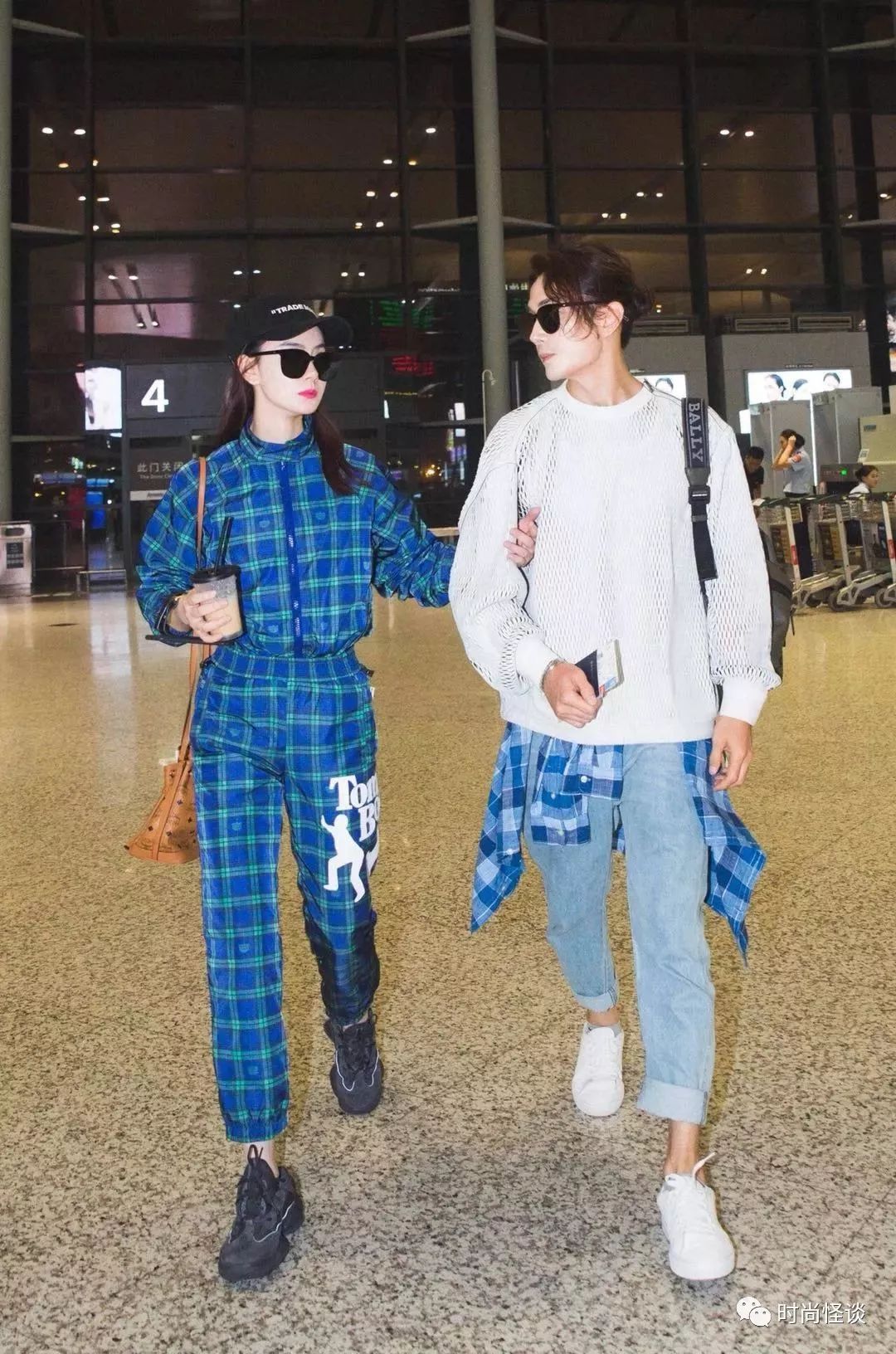 潮酷穿搭适合化什么妆 (美妆博主戚薇完整版视频)