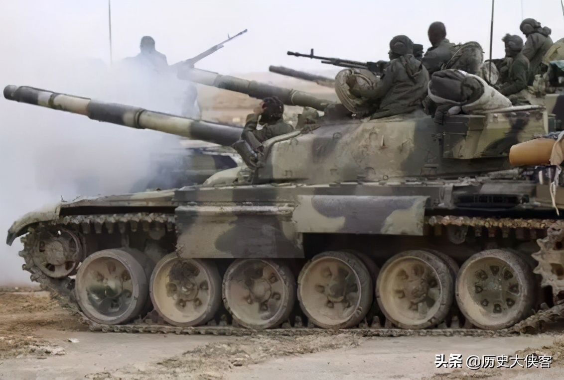 90年代的俄军大甩卖：一支牙膏换件军大衣，一个罐头换把AK