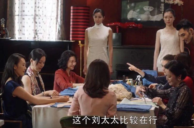 两个美女在公司打架薅头发,泰剧女人打架抓脸薅头发