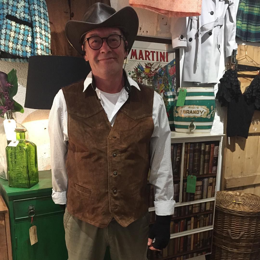 初秋马甲怎么穿好看,棋盘格针织马甲背心深秋款搭配