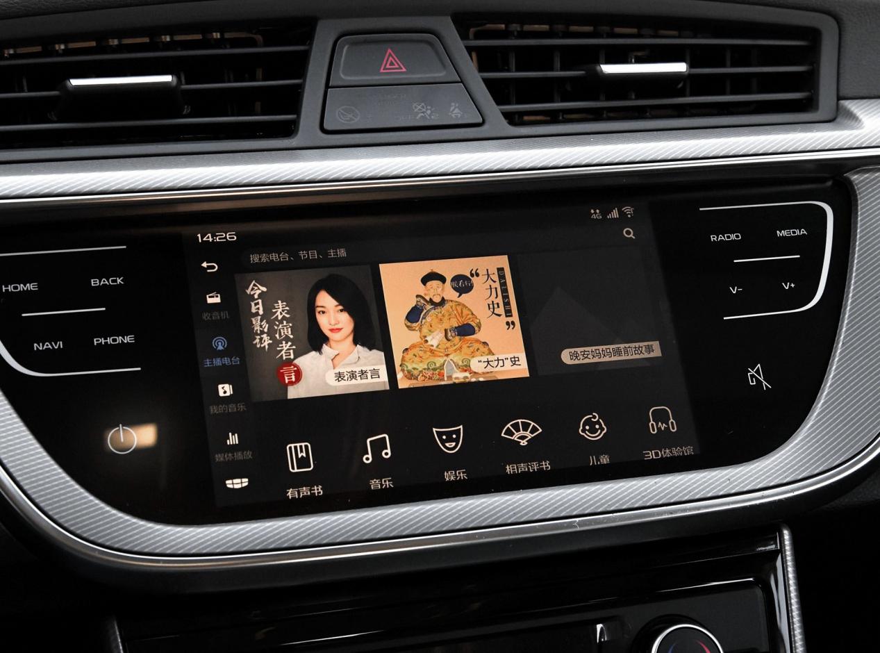 十万级紧凑车型谁的性价比更高,帝豪GL比福睿斯更合适年轻人