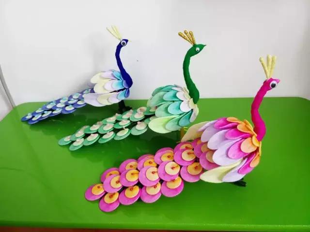 用袜子给芭比娃娃制作古装衣服,把袜子套在小孩头上