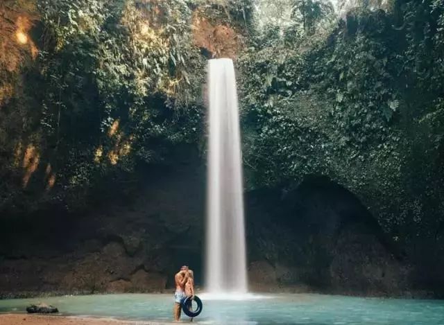 一张照片卖6500万美金,一张照片卖九千美元