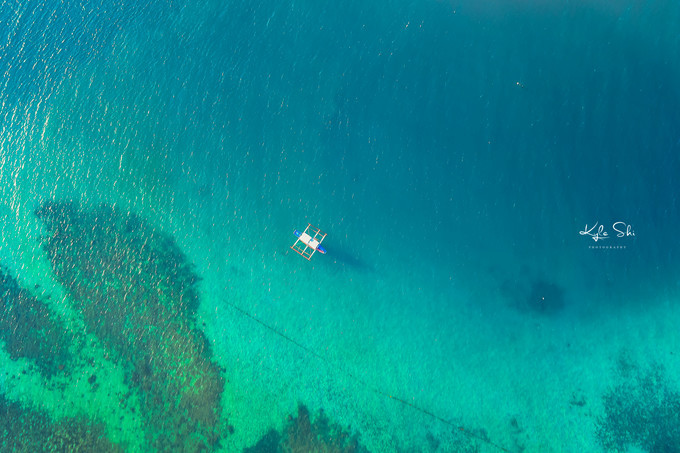 在海洋上与世隔绝的小岛,到大海里面就找一个小岛去生活