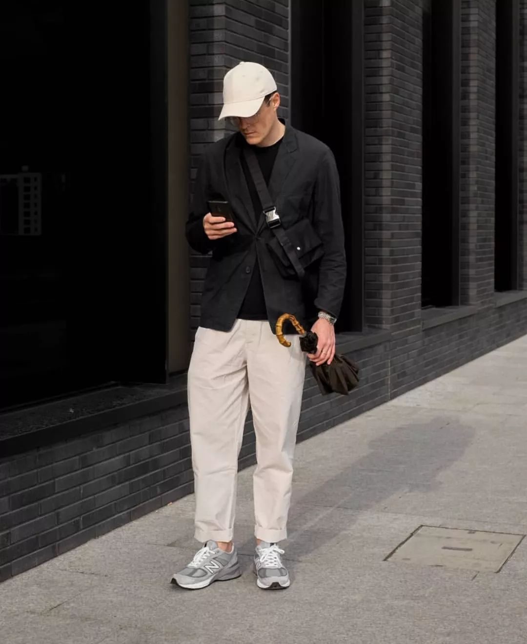 米白色裤子搭配什么颜色上衣,白色裤子怎么穿得干净