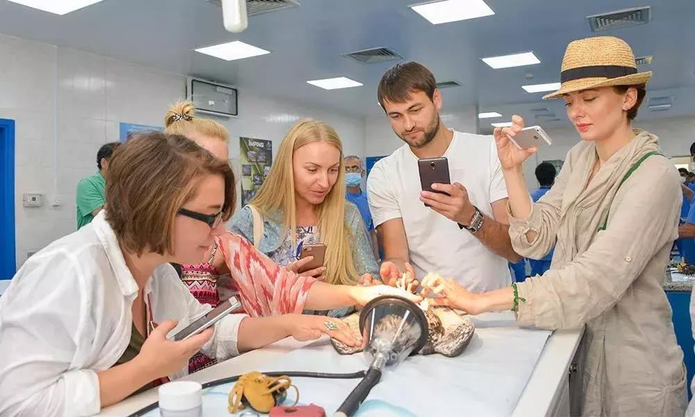 全球唯一8星酒店,黄金盖的清真寺,阿布扎比竟如此低调