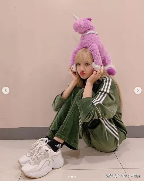 lisa穿什么鞋,人间芭比lisaattention