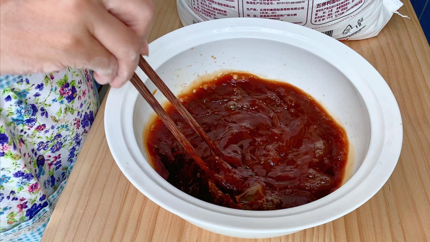 为什么蒸出来的发糕发苦,玉米面发糕发粘有酸味怎么回事