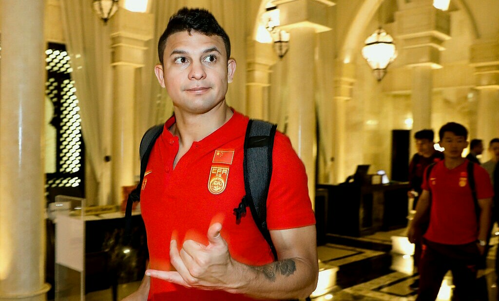 里皮满脸疲态，艾克森瞪大眼睛666，郑智、蒿俊闵并肩前行