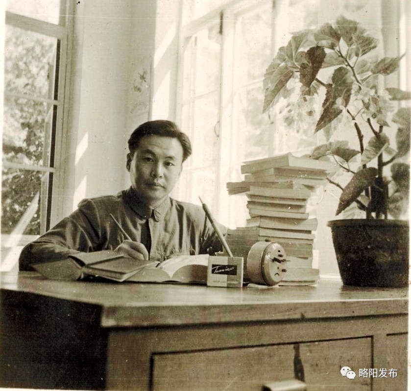 鐣ラ槼绾㈡棗涓,绾㈡棗瀛︽牎瀛︾敓鎴愰暱鍘嗙▼