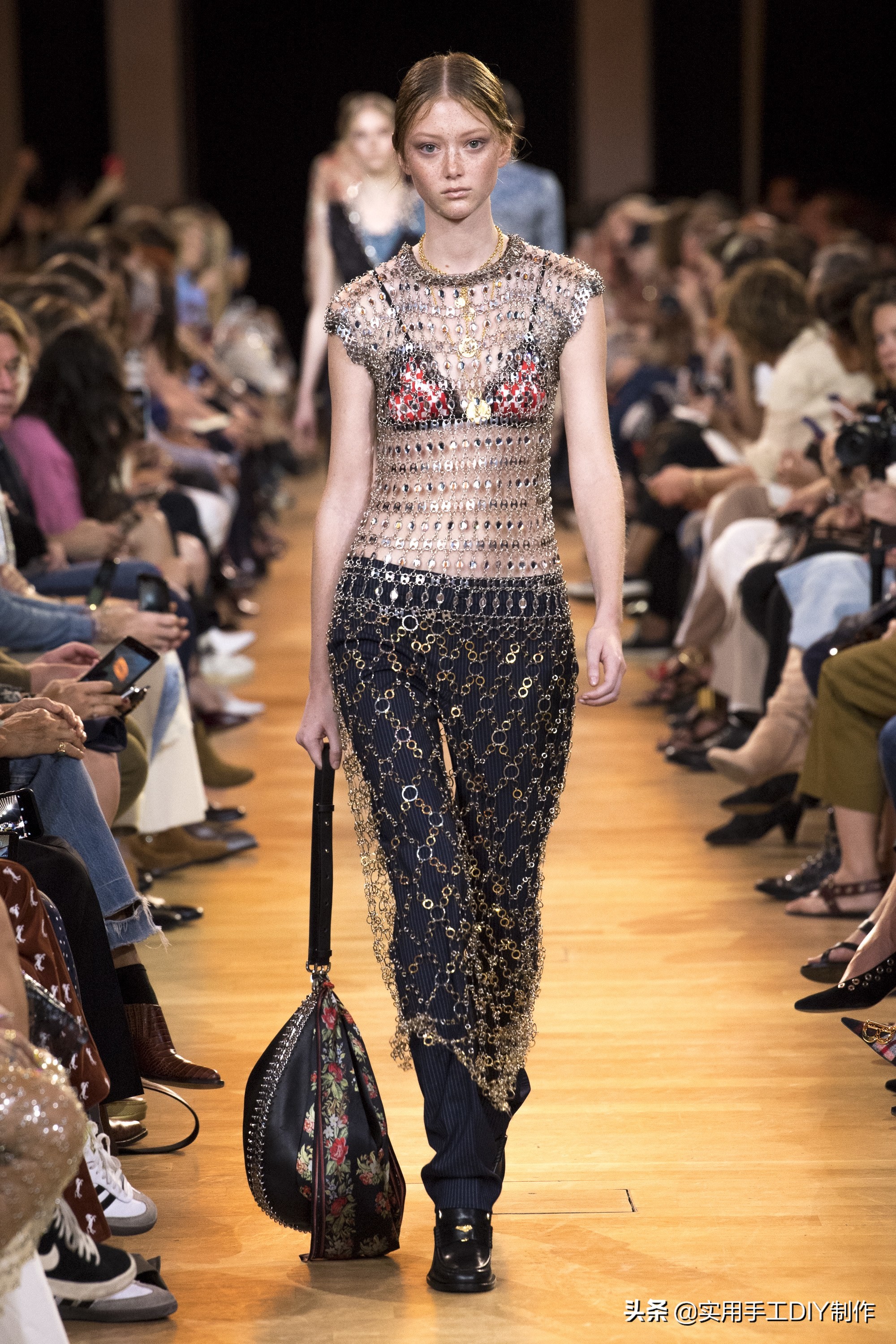 时装周pacorabanne系列2020,pacorabanne2021春夏系列金属长裙