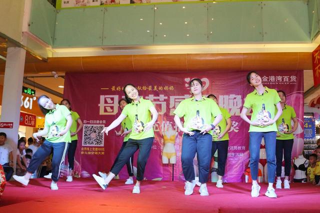 民众多种方式庆祝母亲节,母亲节高州