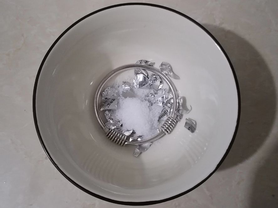 银饰变黑清洗不干净,银饰变黑后用锡纸加盐什么原理