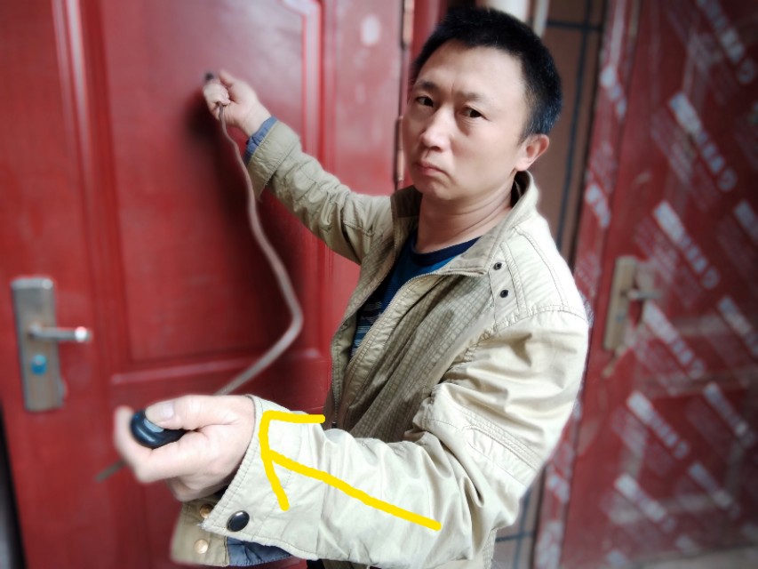 钥匙锁家里了防盗门如何打开,没钥匙怎么把防盗门打开