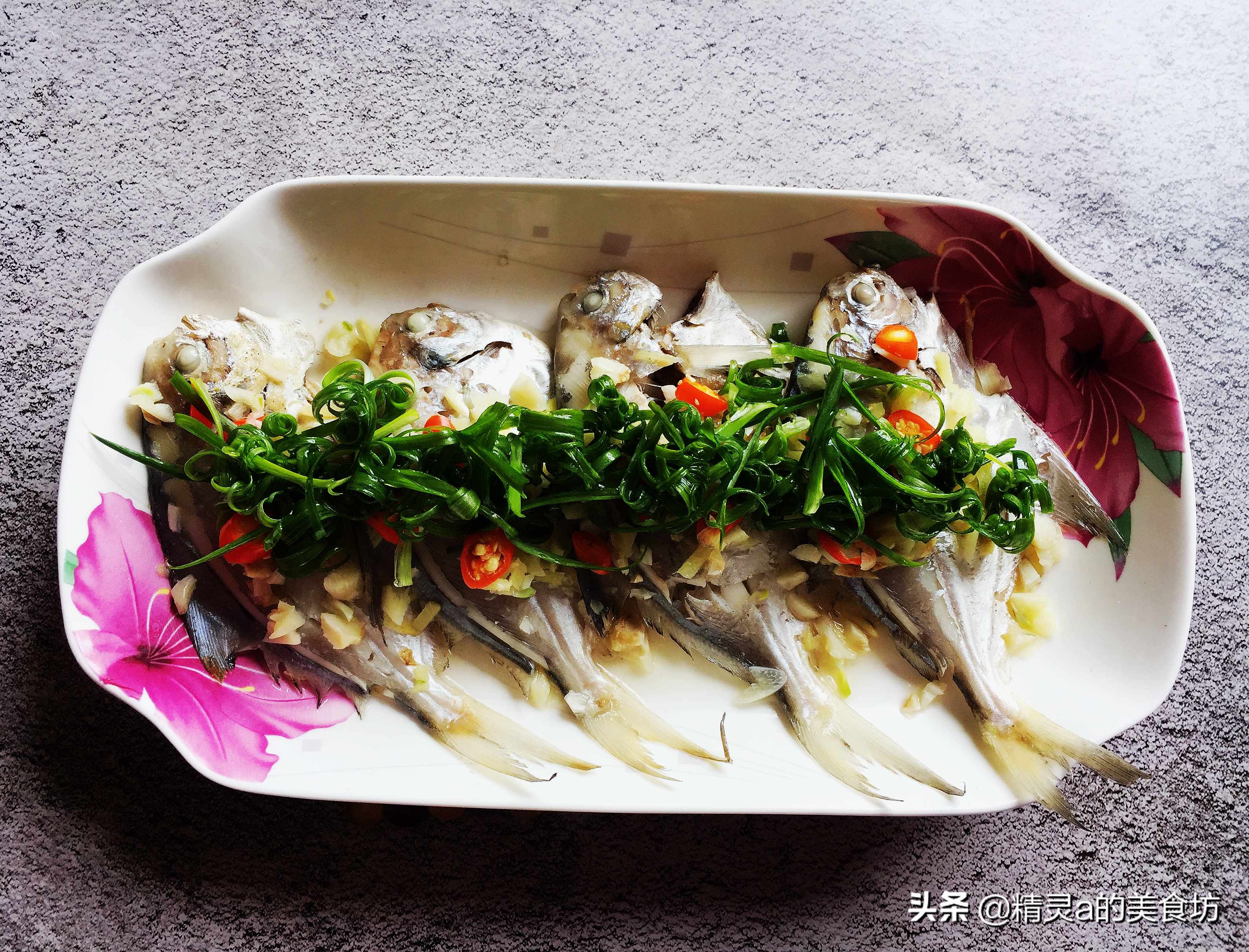这才是清蒸鱼的正确做法鲜嫩可口,清蒸鱼该怎么做才能既入味又鲜嫩