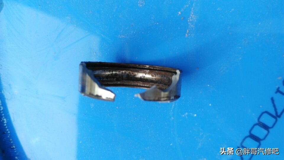 汽车挂档变速箱位置异响，胖哥抬变速箱发现原来是导向轴承问题