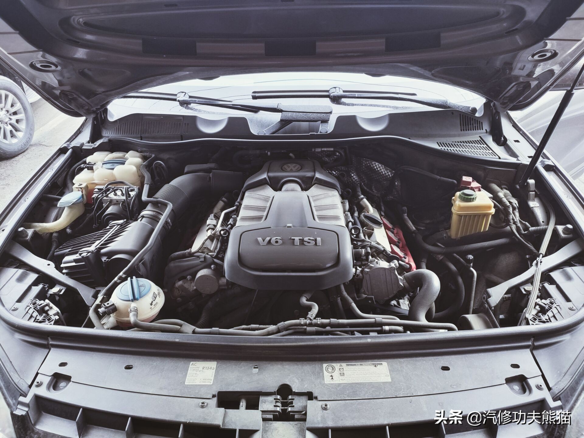 新款大众途锐烧机油吗,百万豪车为什么还烧机油