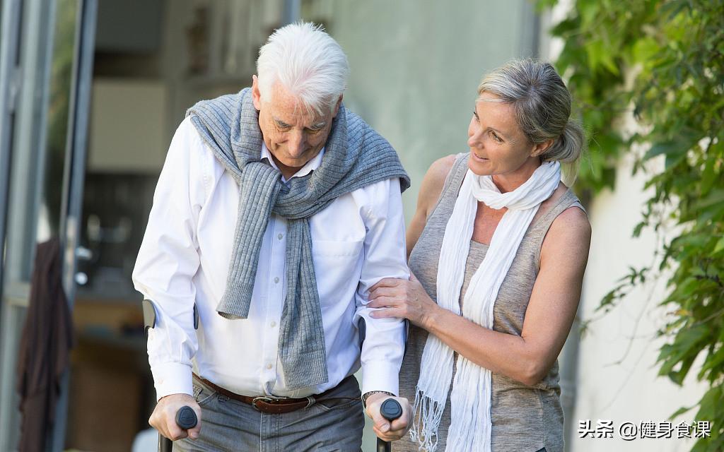 健身蛋白粉一定要偏湿润的好吗,新手健身喝什么样的增肌粉好