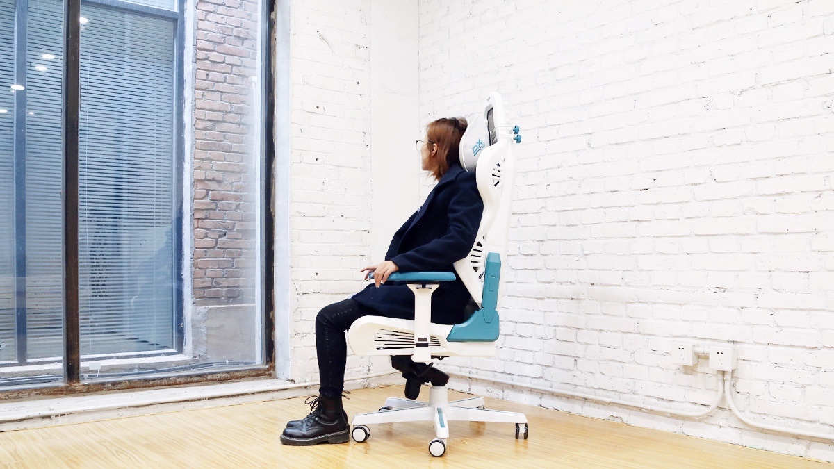 车顶太滑,不如找把好椅子坐着维权