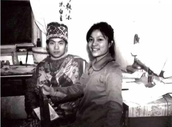 顾城杀妻弃子养情人,顾城最后为什么杀妻弃子