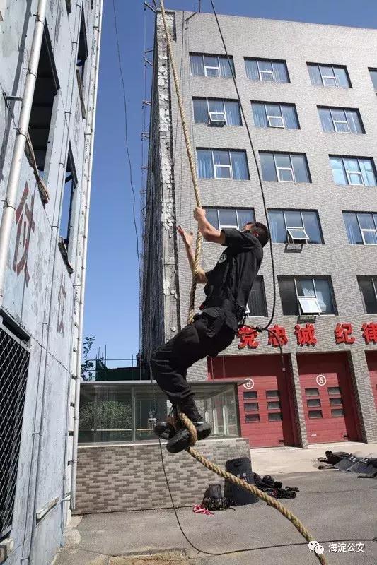 特警训练遭群众围观,特警魔鬼式训练