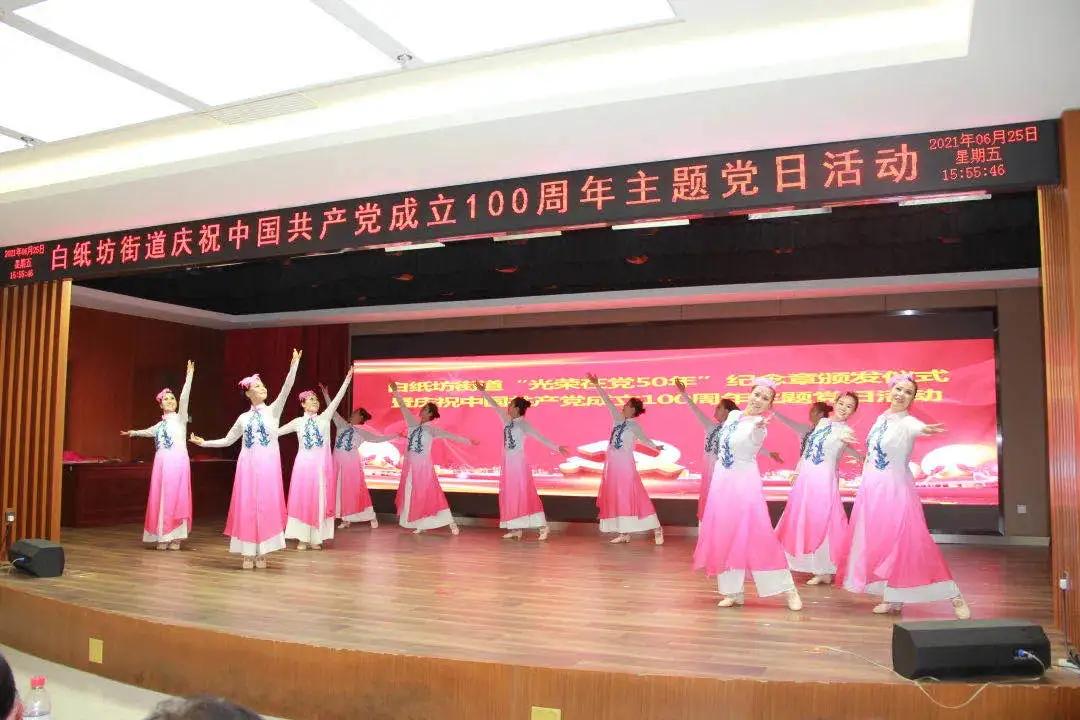 推窗见景伸懒腰,推窗见景的生活