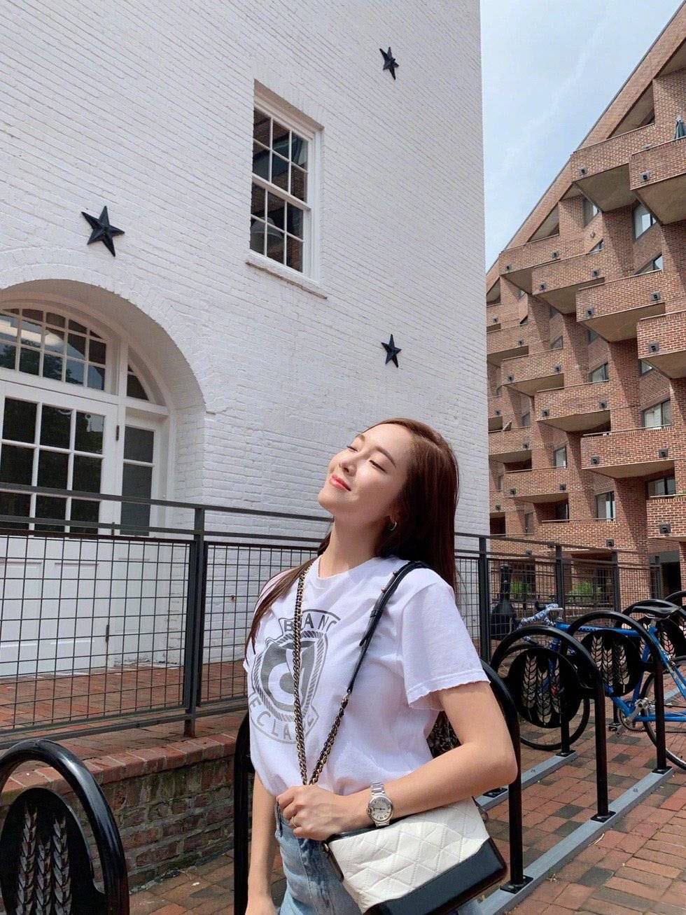 郑秀妍穿樱花裙,郑秀妍穿高级感裙