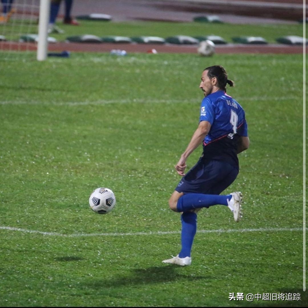 夺冠热门大逆转中超旧将梅开二度,14年的坚持33岁的他迎来中超首秀
