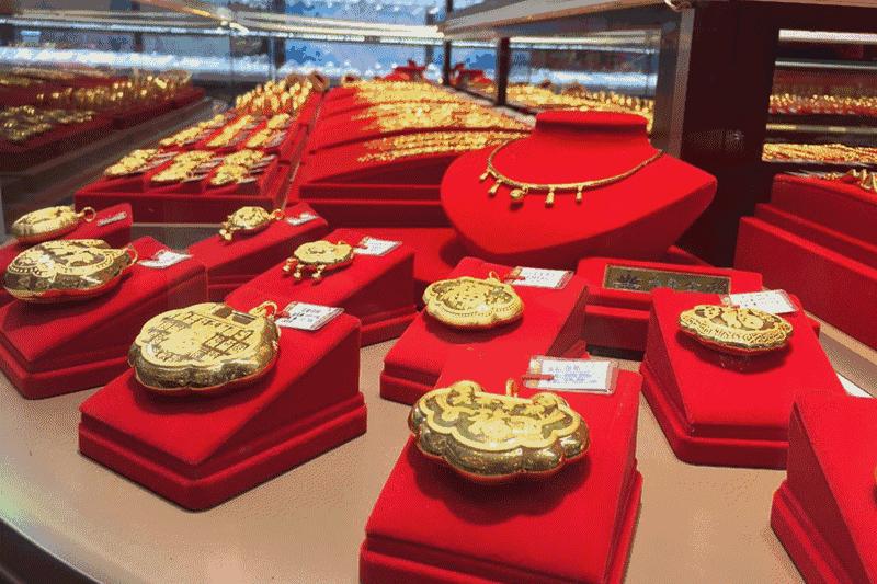 央视打假：这种黄金别再买了，2块钱的批发价当黄金卖给你