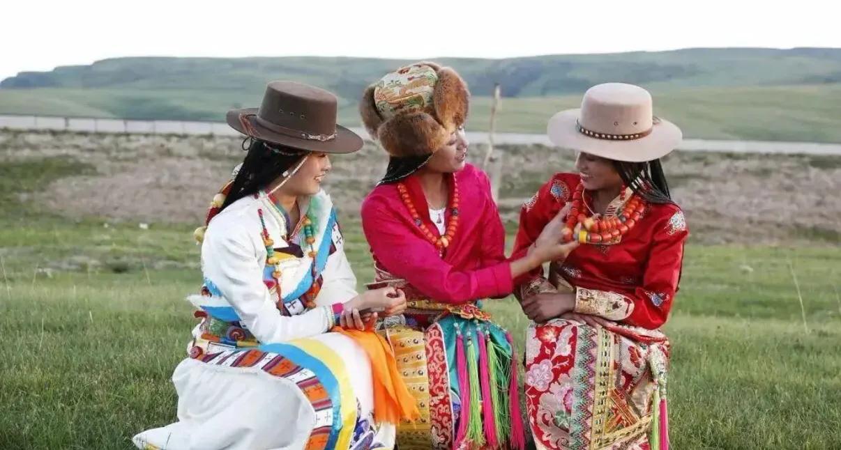 藏族的风俗习惯作文,藏族的风俗简介