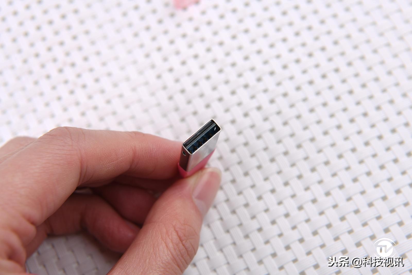 闪迪欢欣i享扩容版优盘评测,闪迪二合一闪存盘512测评