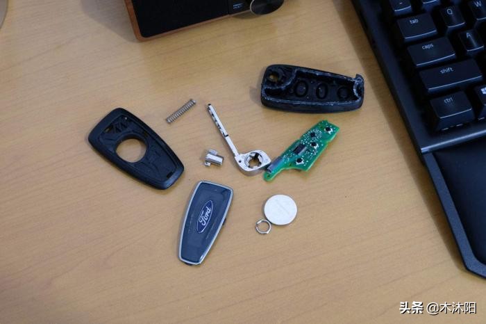 车钥匙丢了停在路上怎么办,车钥匙丢了怎么解决