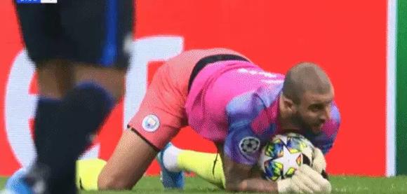 沃克客串门将队友一脸懵逼,沃克当守门员全过程