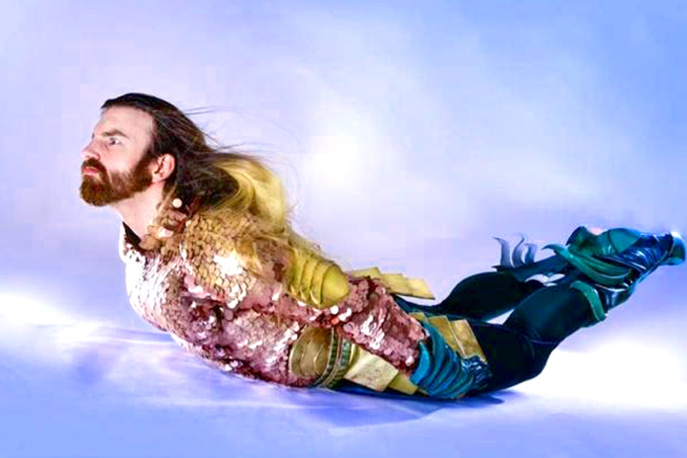 14岁就尝试女装的大胡子辣妹，男装更有型，能迷倒千万少女