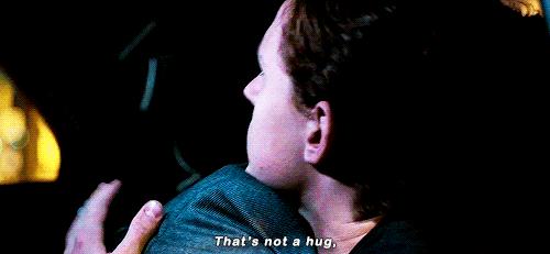 男生见面两次就动手动脚,女生如何巧妙应对?