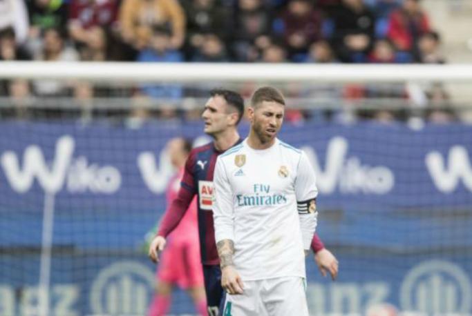 足球场上尴尬糗事,足球场上憋笑