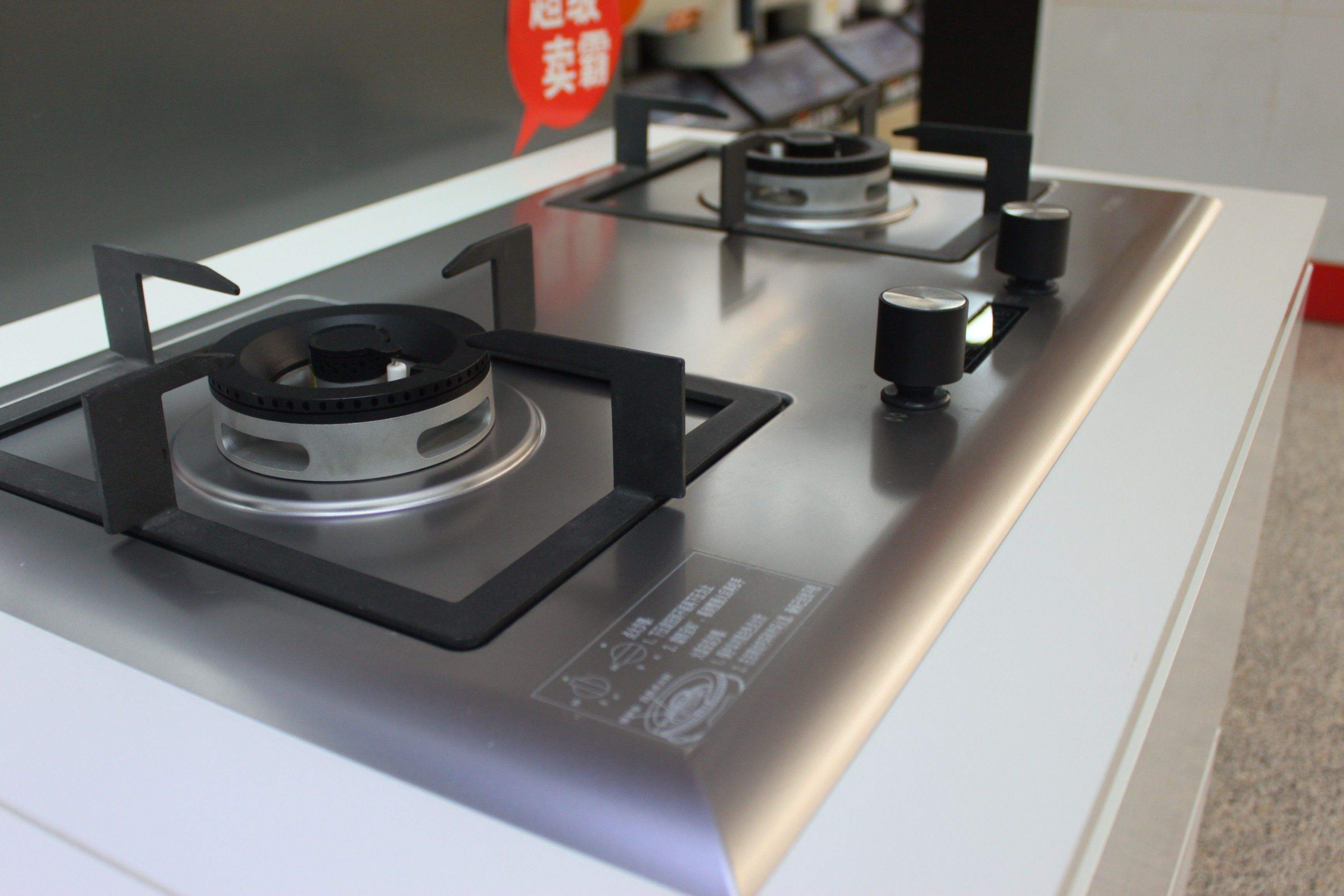 燃气灶打不着火松手就灭怎么办,燃气灶打不着火松手就灭是啥原因