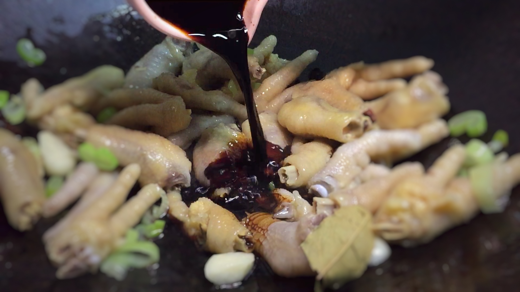 鸡爪下酒的方法,下酒鸡爪子最好吃的做法