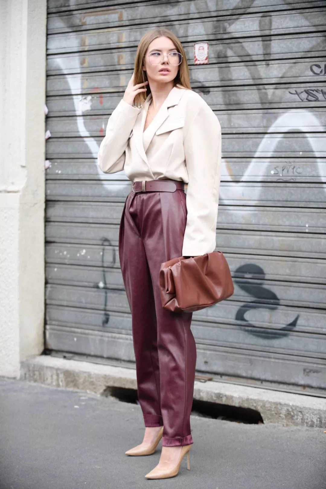 经常穿黑色裤子可以尝试什么颜色,裤子什么颜色好看又好穿