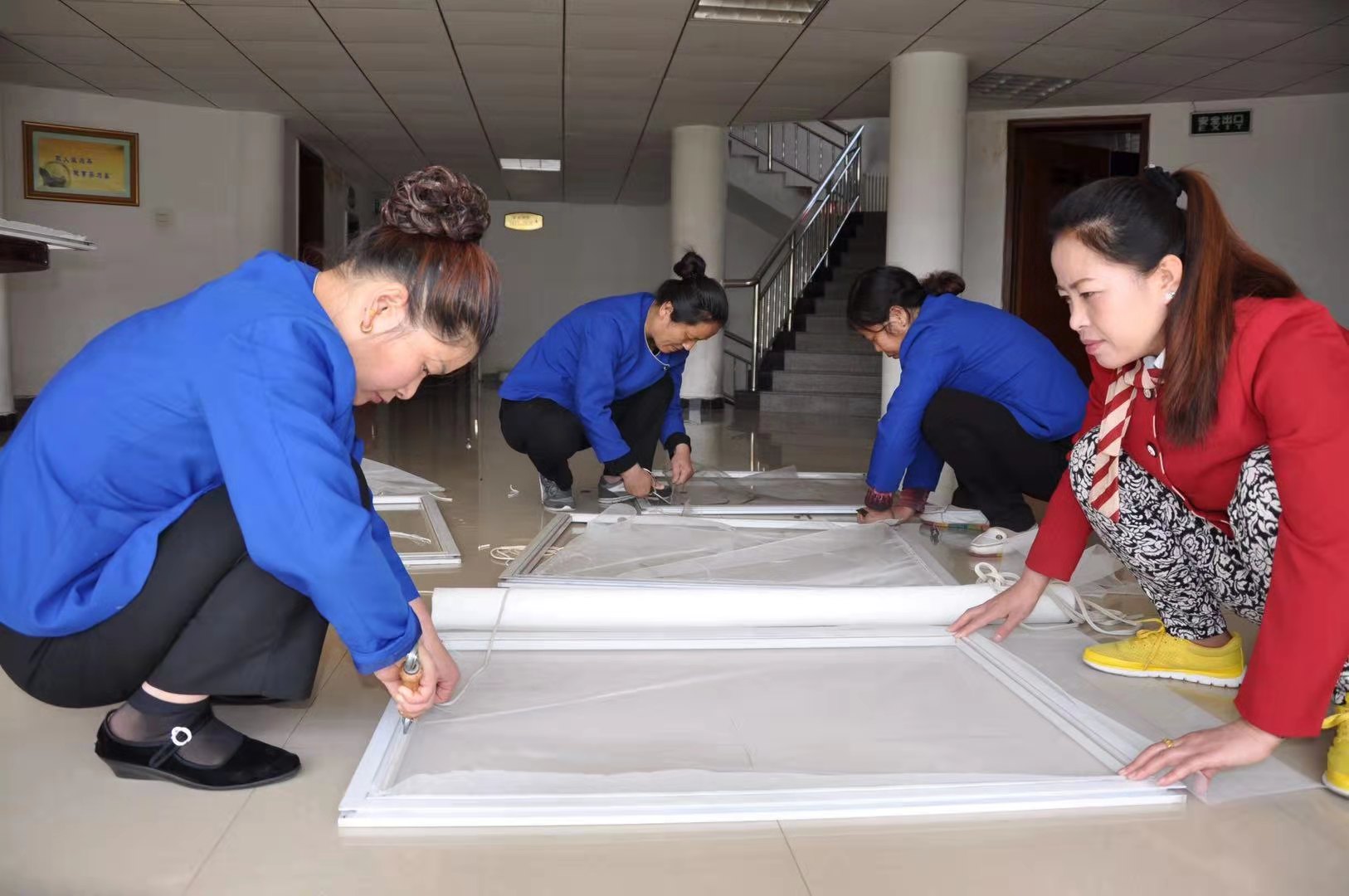 立足岗位服务大局,立足岗位为群众排忧解难