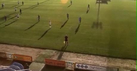 ai误认裁判光头为足球裁判,足球转播ai对焦到裁判的头上