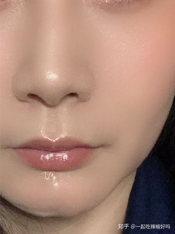 粉底液好用还是美妆品好,护肤为什么要选择套装