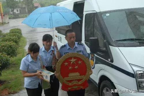 什么是国徽照片,什么是国徽徽章素材