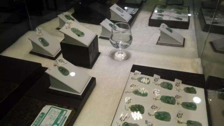 戴蜜蜡洗澡后怎么处理,戴蜜蜡洗澡要取下吗