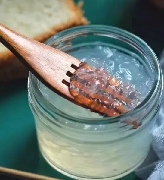 为什么炖好的燕窝一股蛋清味,为什么燕窝炖好放牛奶就化水